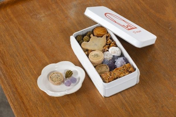 うつわと焼き菓子の店「うみとじかん」大分の素材を生かしたクッキー9種入り缶を発売