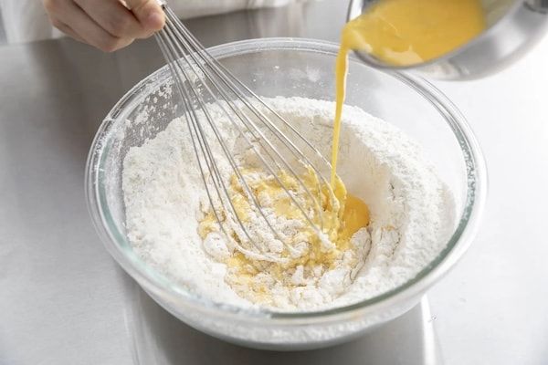 うつわと焼き菓子の店「うみとじかん」大分の素材を生かしたクッキー9種入り缶を発売