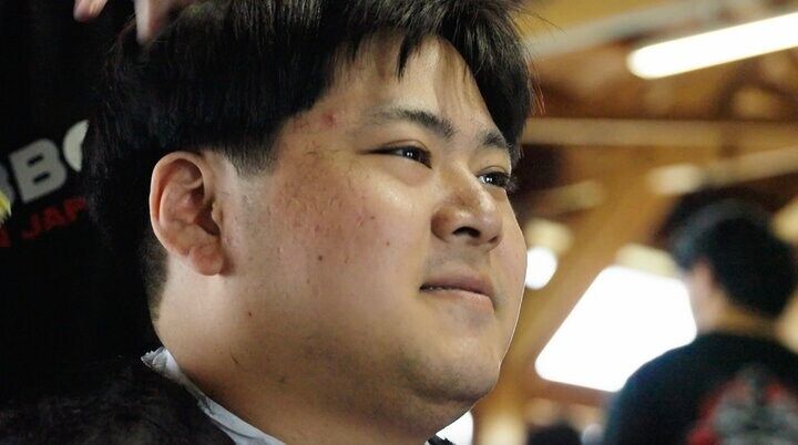 【写真・画像】13年間トリマーに散髪してもらっていた22歳“幼卒”男性 プロの技で“普通以上の姿”を体験し「帰らなくてよかった」 1枚目