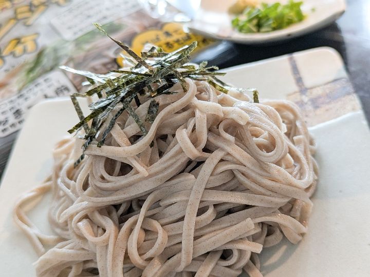 「レンジで3分 お鍋を使わない出雲そば」のそば