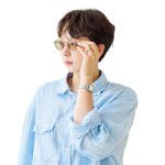 装いの引き締め役に重宝するスクエア