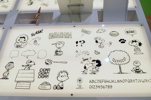 「ピーナッツ」に登場するキャラクターやモチーフがずらり