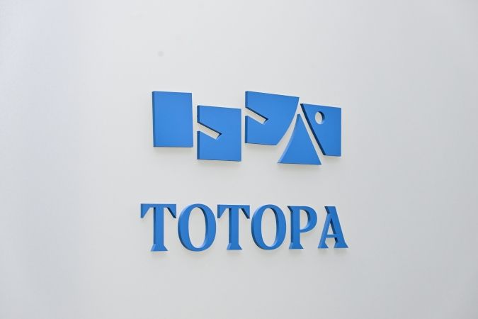 トトパ博多駅前店 ロゴ 