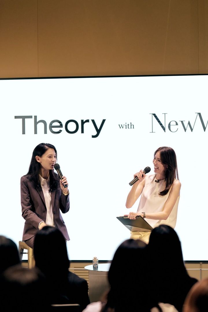 申真衣さんと笹川友里さんが笑顔で語り合うトークセッションの様子