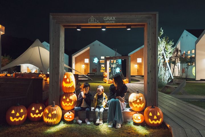 GRAX HANARE入口ゲートのハロウィン装飾