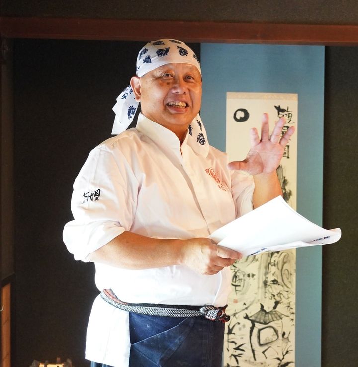 レクチャーを行うヤマサちくわ七代目社長・佐藤元英さん