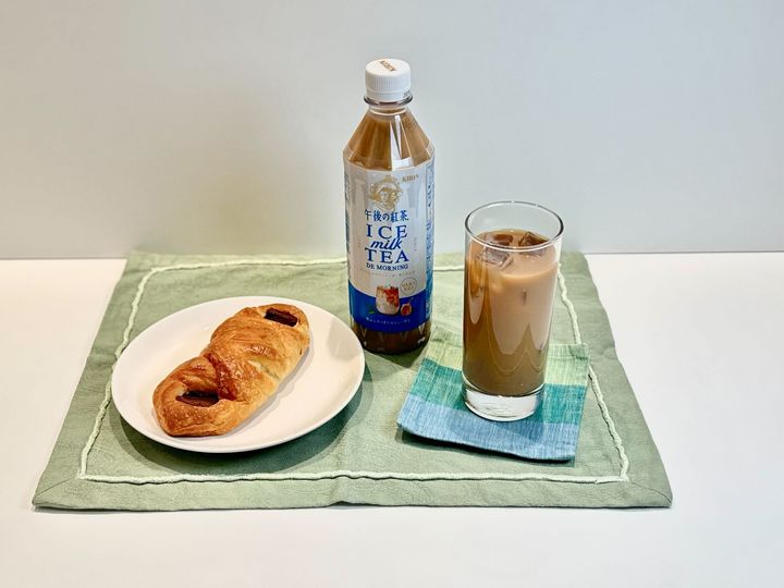 チョコクロワッサンと午後の紅茶 アイスミルクティー デ モーニング
