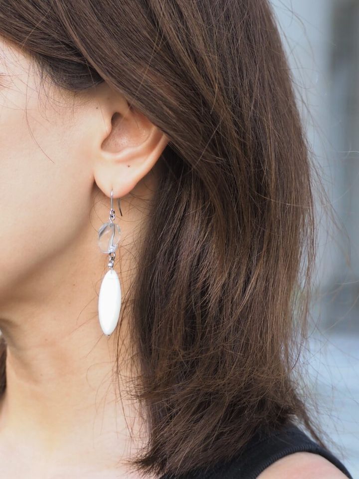 揺れるピアス