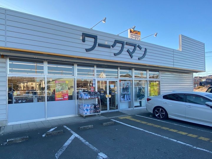 ワークマンの「真空ペットボトルホルダー」は、真空構造でペットボトルを長時間保冷できるアイテムです。980円（税込）という手頃な価格ながら驚きの保冷力があると話題になっており、その魅力を紹介します。