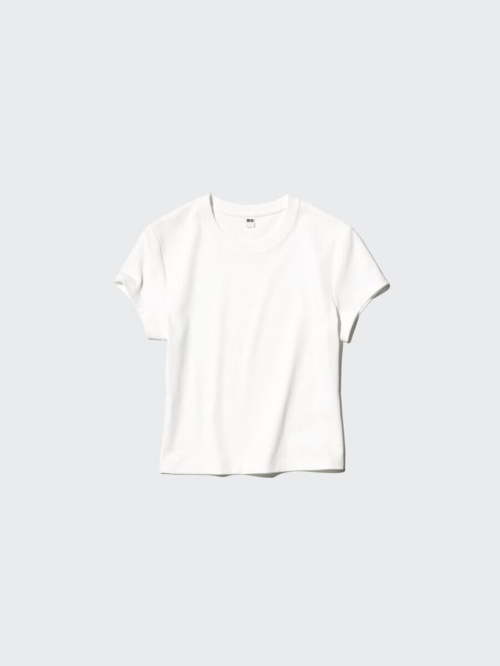 白いクルーネックの半袖ミニTシャツを平置きで撮影