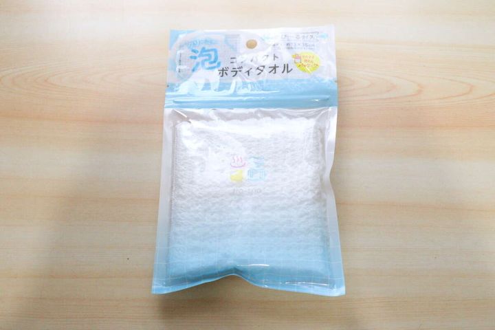 セリアのfrospaコンパクトボディタオルのパッケージ