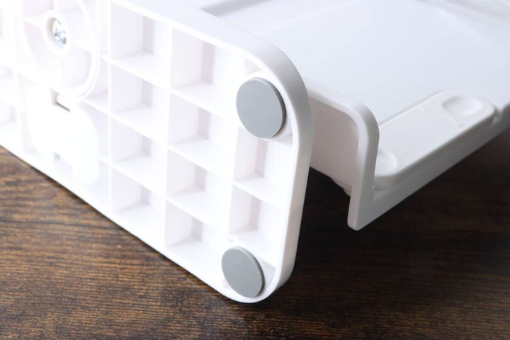 読書台の底面にある滑り止めゴムのアップ