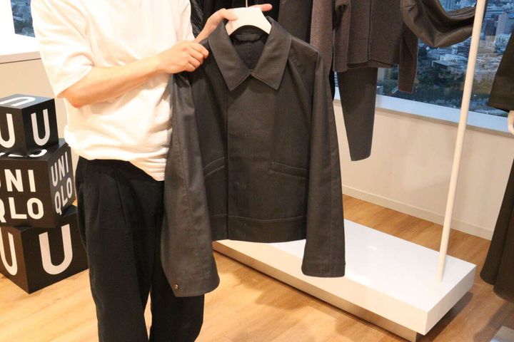 光沢のある黒いコーティングブルゾン