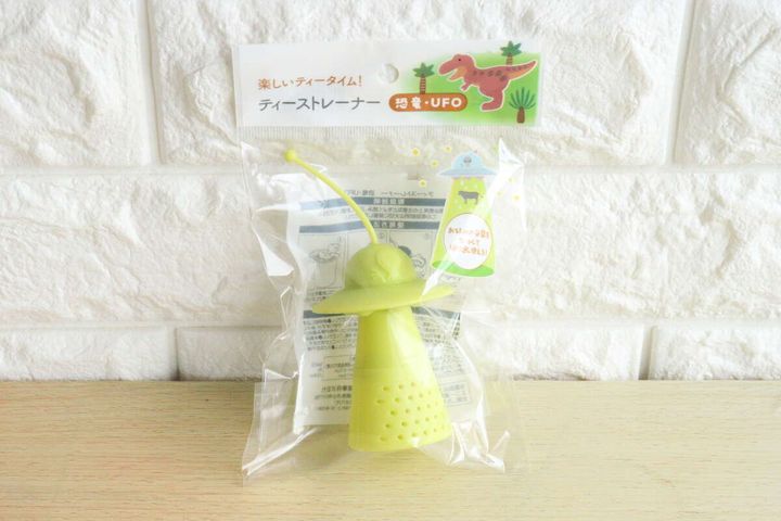 UFO型ティーストレーナーが透明な袋に入った商品パッケージ