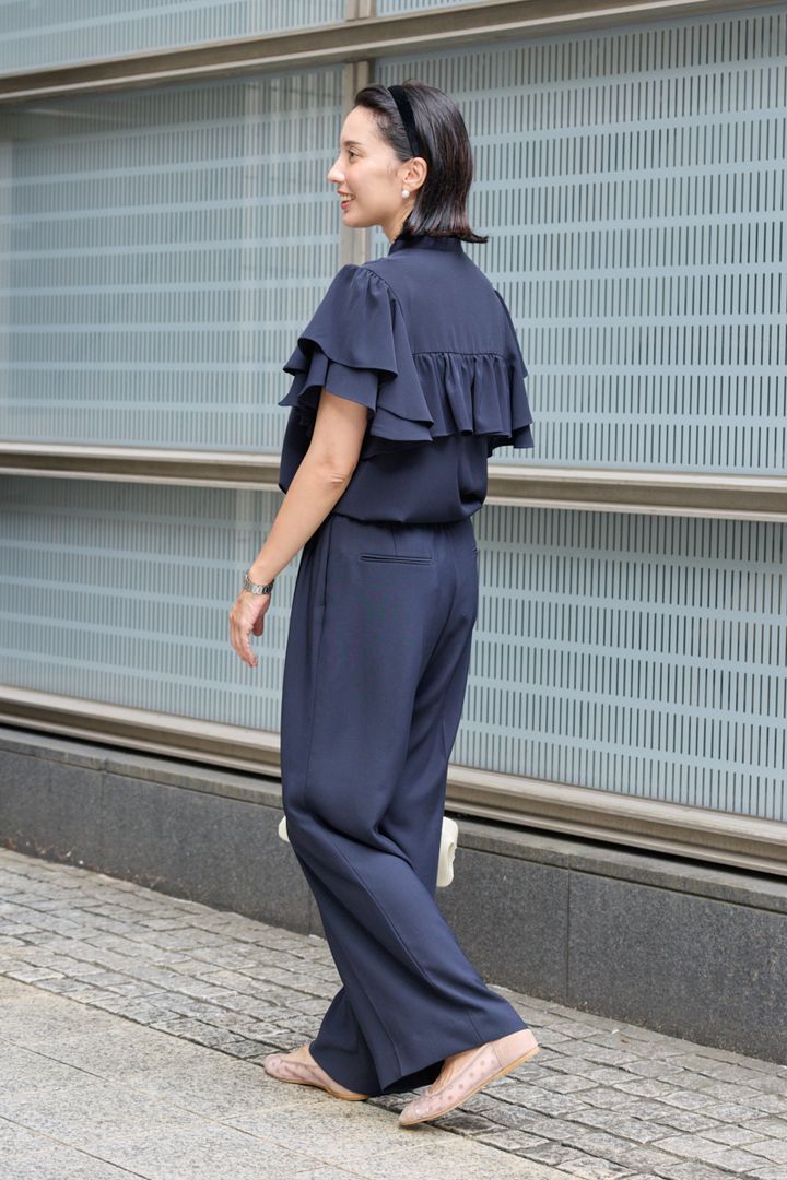 クラウドチームVERY太田史帆子の[THREE SQUARE]バックフレアパールブラウスコーデ