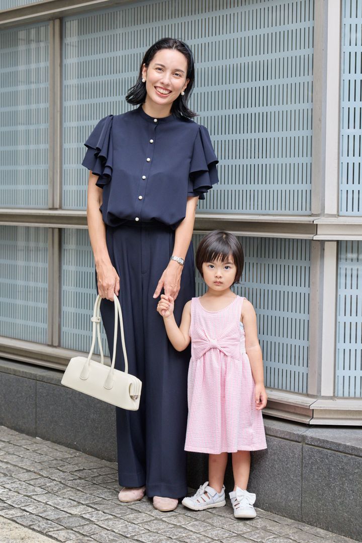 クラウドチームVERY太田史帆子の[THREE SQUARE]バックフレアパールブラウスコーデ