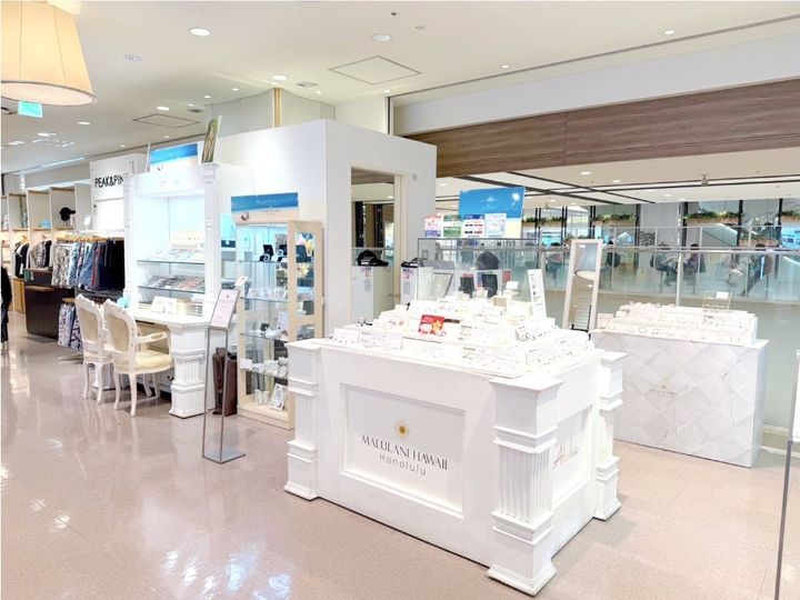 マルラニハワイ 大阪ルクアイーレ店 ディスプレイカウンター