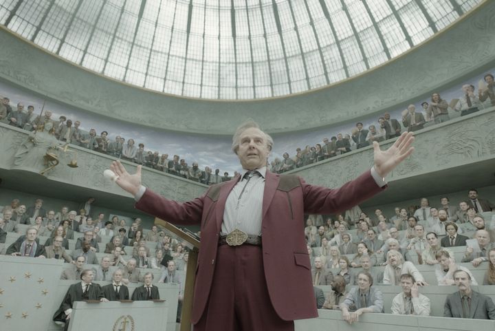 トム・クルーズ、白髪なびかせ“大混乱”！『DIGGER／ディガー』16秒の貴重なメイキング映像