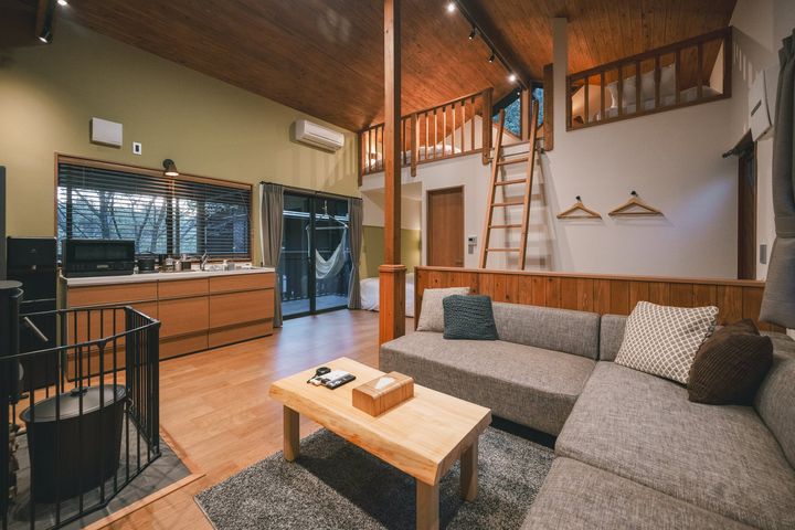 Glamping Cottageの吹き抜けリビング