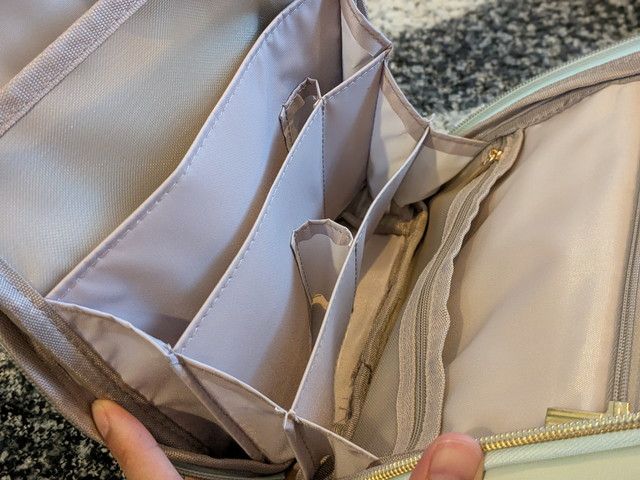 仕切りポケット部分のアップ