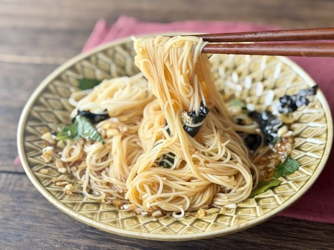 卵黄のせ韓国風そうめん