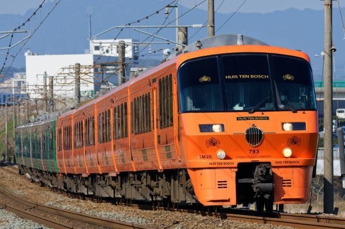 「HUIS TEN BOSCH」ロゴ入りJR九州783系特急電車