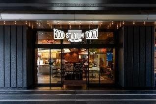 夜間に照らされたFOOD STADIUM TOKYOの外観看板