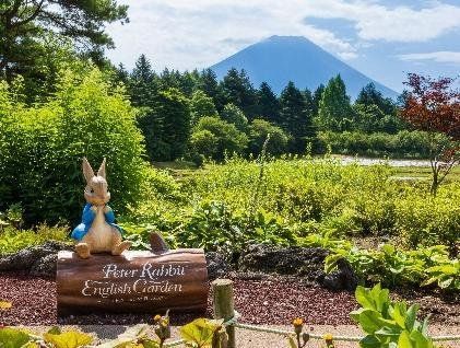 Peter Rabbit English Garden 看板と富士山