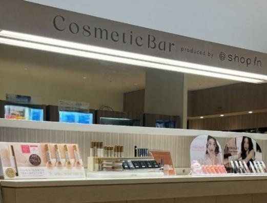 女性パウダールームのCosmetic Bar produced by shop in