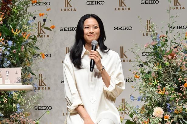 【写真】ステージに登壇し、アンバサダー就任の感想を話す榮倉奈々さん 撮影：ソムタム田井