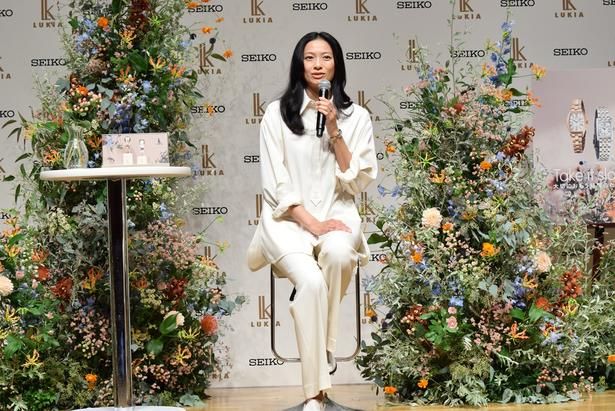 セイコー ルキアの新商品について、魅力を話す榮倉奈々さん 撮影：ソムタム田井