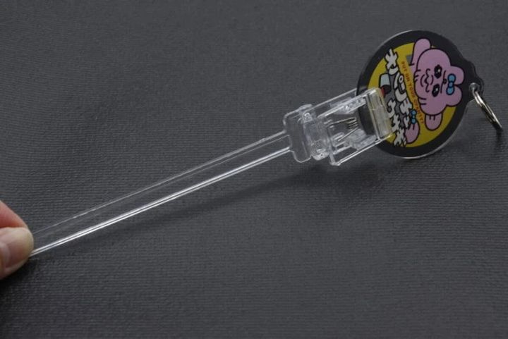 自分の手を写さずにアクスタやキーホルダーを撮影したいときに便利