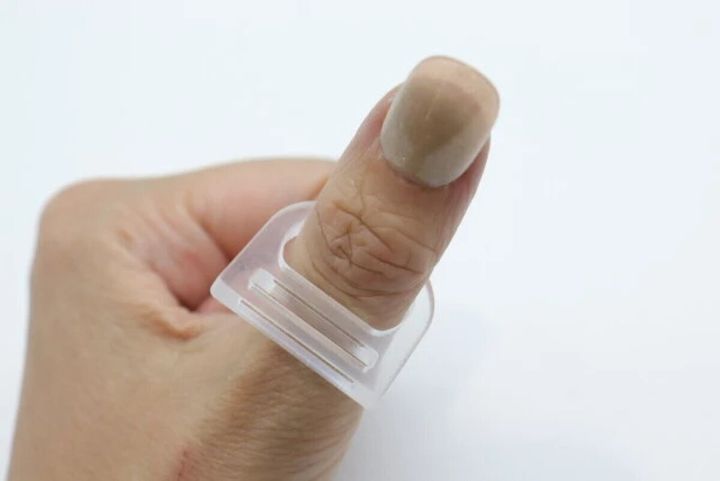 手でアクスタの足元を持つ必要がない