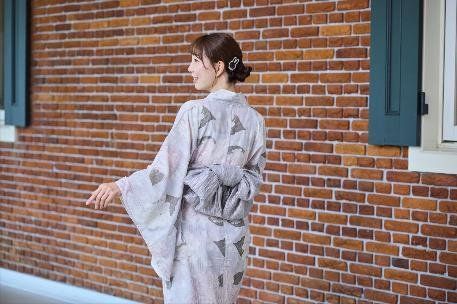 紫陽花柄のミッフィー浴衣を着用した姿