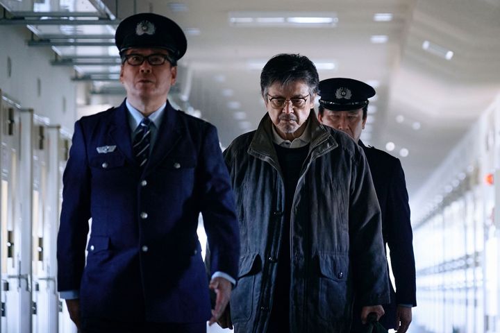 (C)2026「白鳥とコウモリ」製作委員会