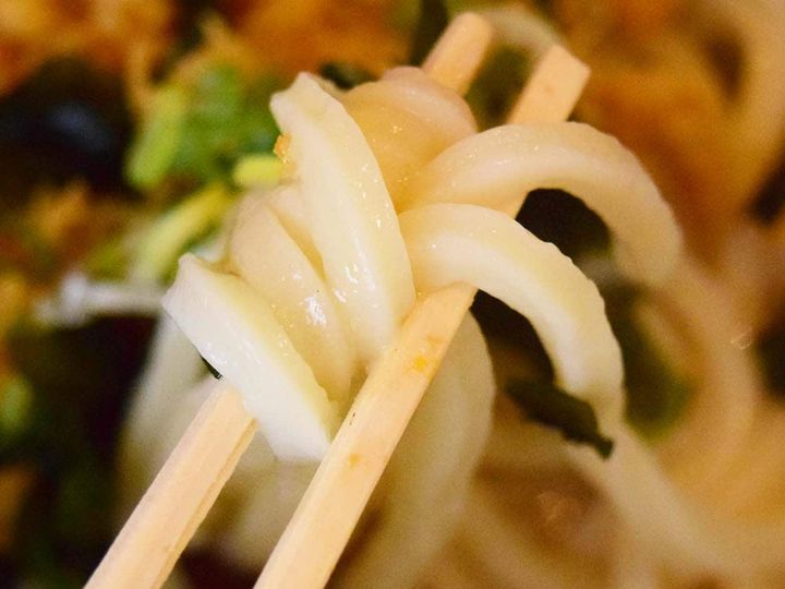 うどんはコシが強く、ほどよい弾力のある食感