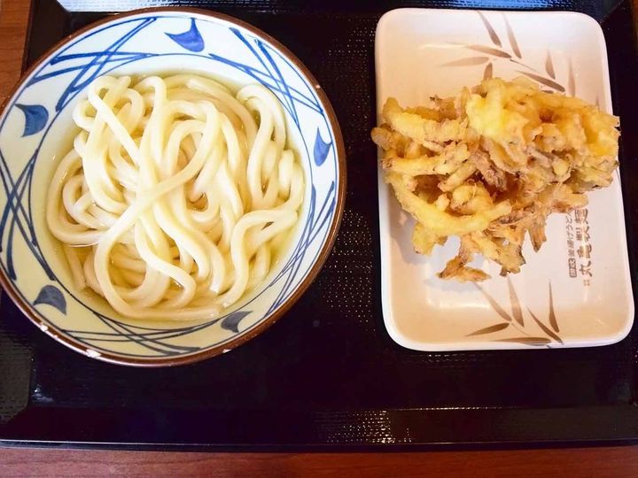 丸亀製麺「かけうどん」＋「野菜かき揚げ」