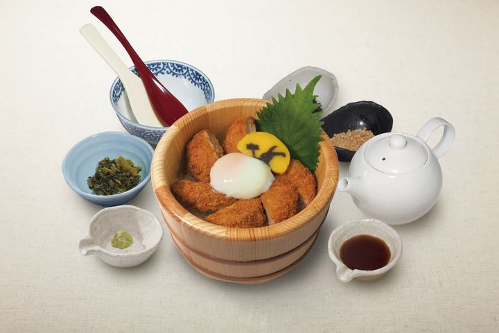 ひれかつ月見のおひつごはん