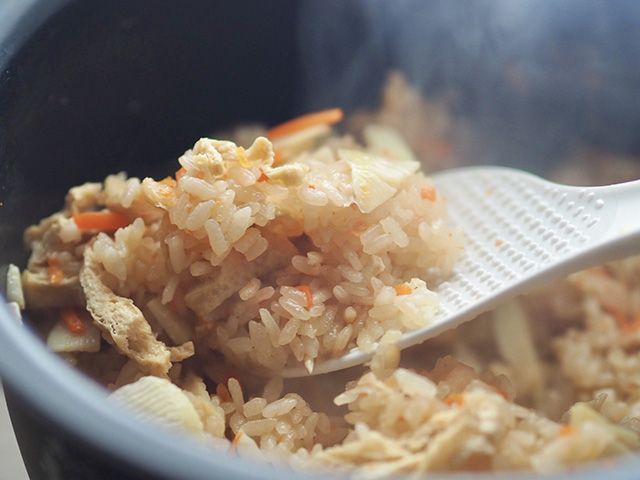 炊き立ての炊き込みご飯