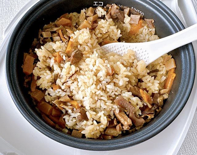 炊き立ての炊き込みご飯