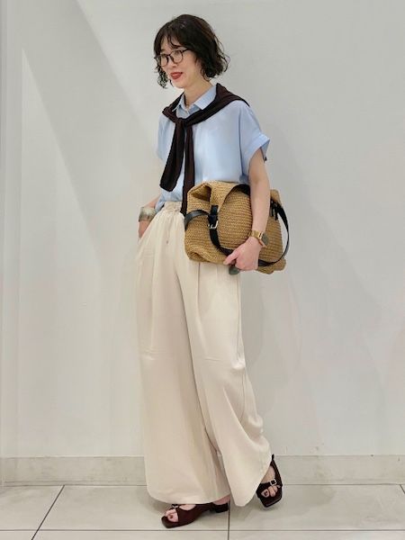 【GU】 通勤にもOKな「ドレープフレアシャツ」