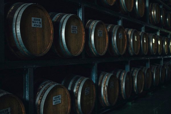 奄美群島の3酒蔵が設立した黒糖焼酎の新ブランド「Discover AMAMI Spirits」が新登場。GINZA SIXでPOP UP STOREオープン
