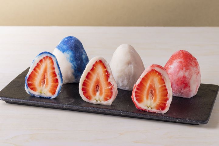 「原点」「進化」「挑戦」。弁才天のこれまでとこれからを味わう、店舗限定の「日本橋 いちご大福 三変化 」を販売