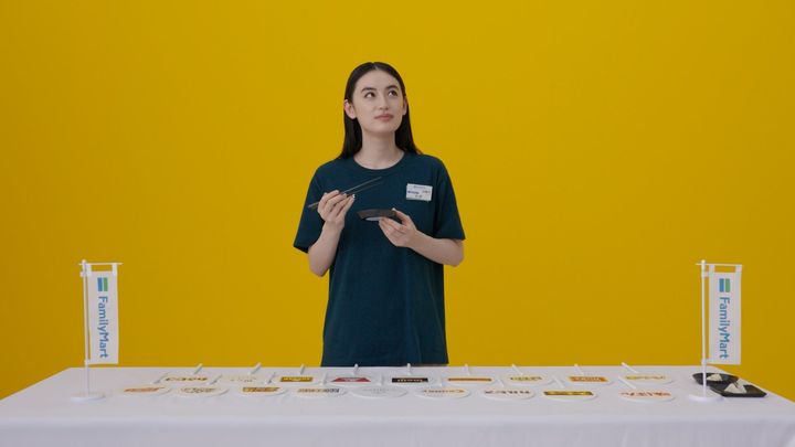 八木莉可子さんの実食動画「この味どの“あの味”クイズ」