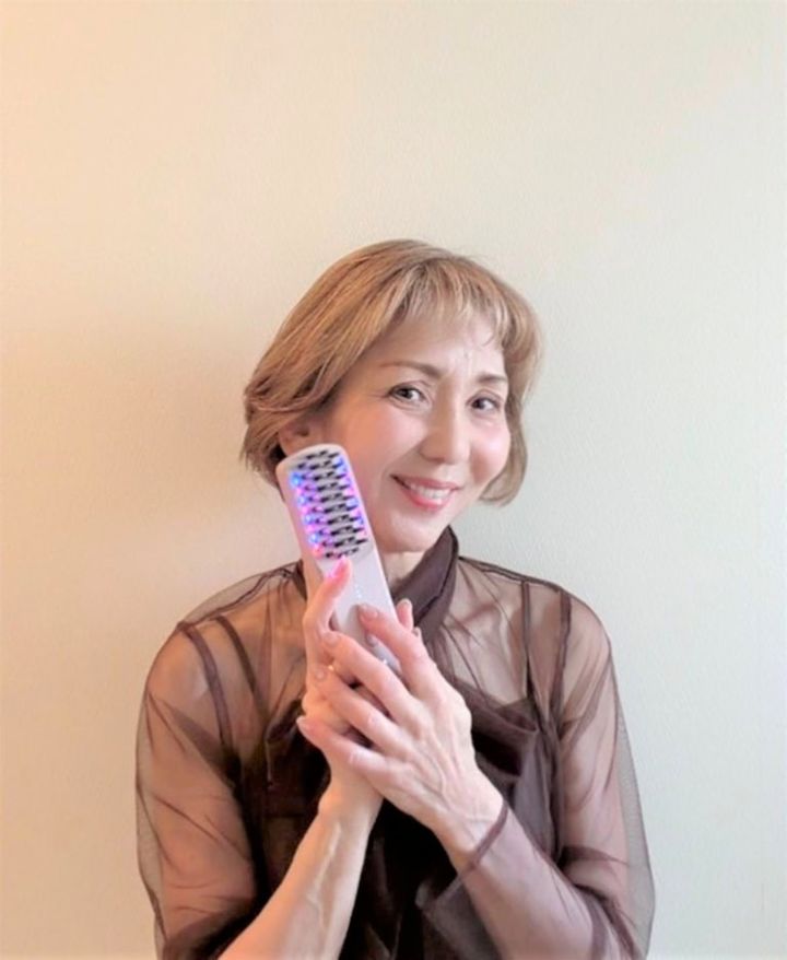 ブラシ型美顔器「ELEKI BRUSH＋」