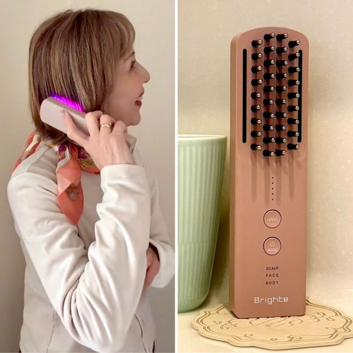 高級美顔器【再値下げ】 朝晩5分の新習慣】顔のキュッと感が違う！60代が手放せなくなった話題