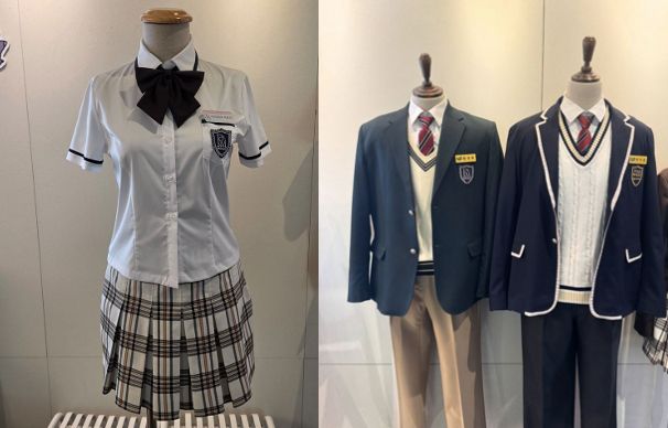 左がBABYMONSTERアヒョン＆ルカが着用、右が G-DRAGON、ATEEZサン＆ソンファが着用した制服