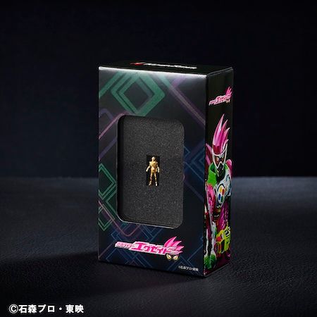 仮面ライダーアギト、仮面ライダーカブト、仮面ライダーエグゼイドが、純金で登場