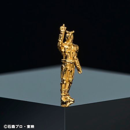 仮面ライダーアギト、仮面ライダーカブト、仮面ライダーエグゼイドが、純金で登場