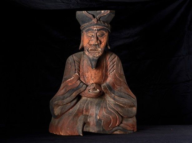 地獄文化研究の第一人者・田村正彦さんが所有する「閻魔王像」 画像提供：田村正彦